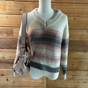 Y2K Abercrombie Striped sweater with V-neck and long sleeves